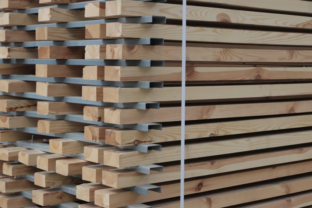 kantówka, kantówka strugana, drewno sosnowe do konstrukcji, krawędziak, legar drewniany, drewno suszone strugane, kantówka do budowy, drewno na stelaże, kantówka do skrzyni