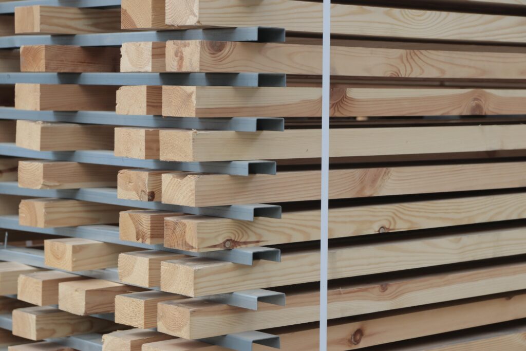 kantówka, kantówka strugana, drewno sosnowe do konstrukcji, krawędziak, legar drewniany, drewno suszone strugane, kantówka do budowy, drewno na stelaże, kantówka do skrzyni