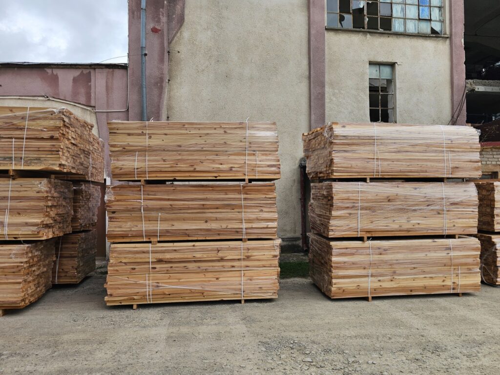 kantówka, kantówka strugana, drewno sosnowe do konstrukcji, krawędziak, legar drewniany, drewno suszone strugane, kantówka do budowy, drewno na stelaże, kantówka do skrzyni