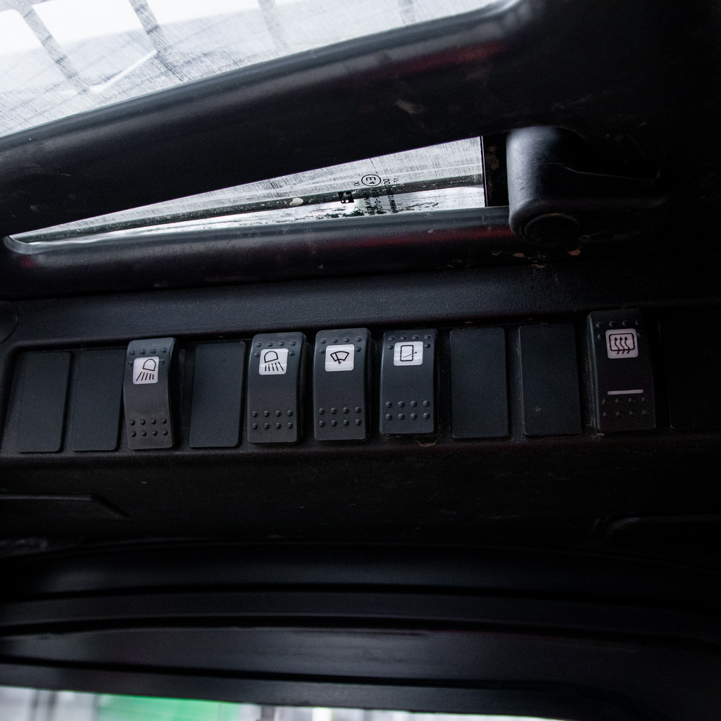 wózek widłowy, elektryczny wózek widłowy, wózek do magazynu, wózek widłowy przesuw boczny, wózek widłowy bez kabiny, wózek widłowy wysokiego składowania, kompaktowy wózek widłowy, magazynowy sprzęt transportowy