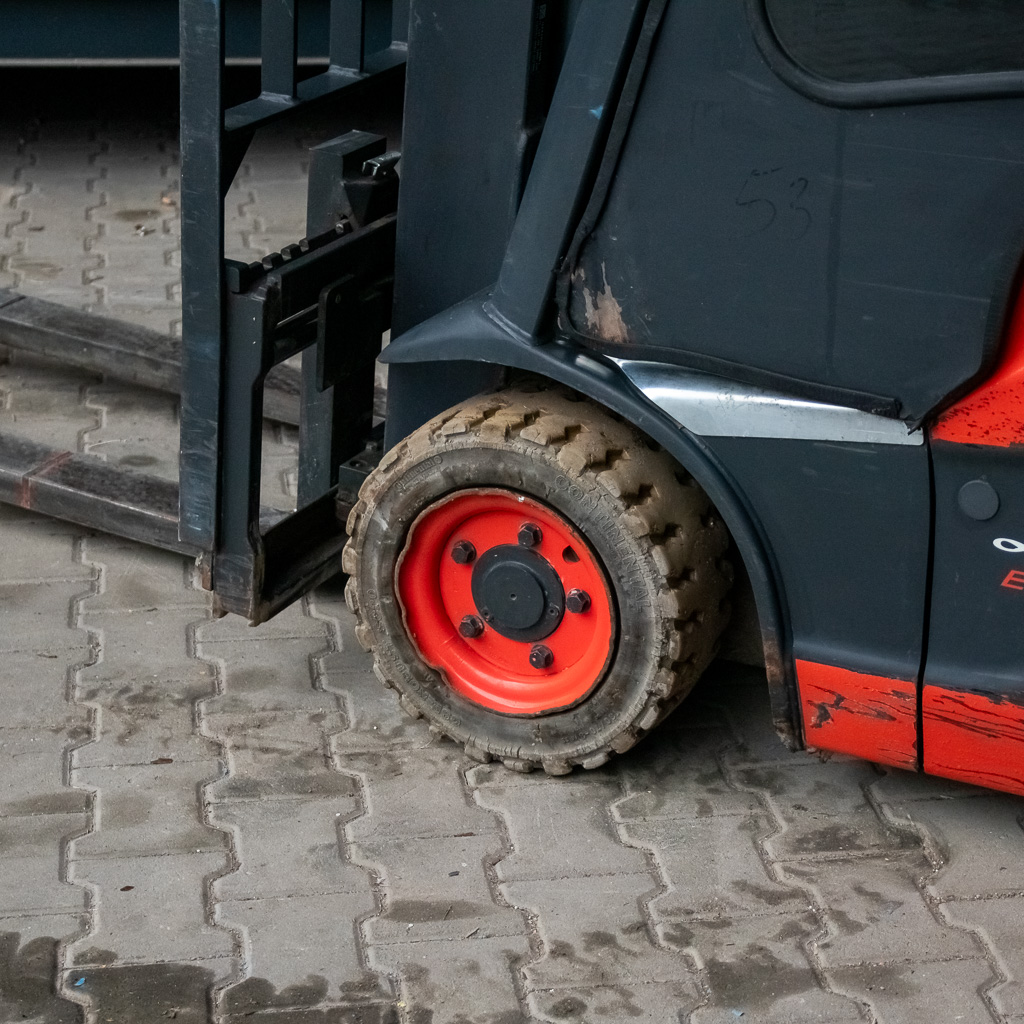 wózek widłowy, elektryczny wózek widłowy, wózek do magazynu, wózek widłowy przesuw boczny, wózek widłowy bez kabiny, wózek widłowy wysokiego składowania, kompaktowy wózek widłowy, magazynowy sprzęt transportowy