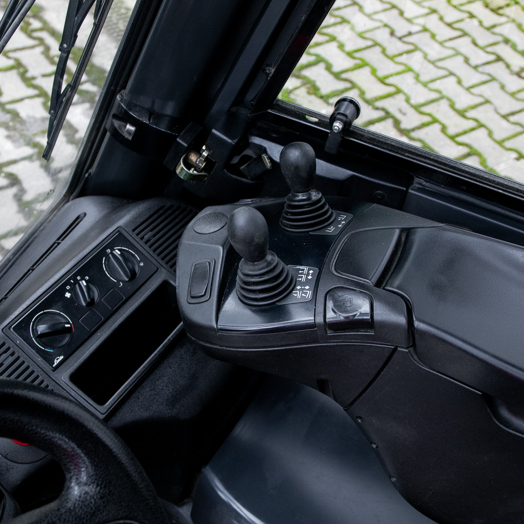 wózek widłowy, elektryczny wózek widłowy, wózek do magazynu, wózek widłowy przesuw boczny, wózek widłowy bez kabiny, wózek widłowy wysokiego składowania, kompaktowy wózek widłowy, magazynowy sprzęt transportowy