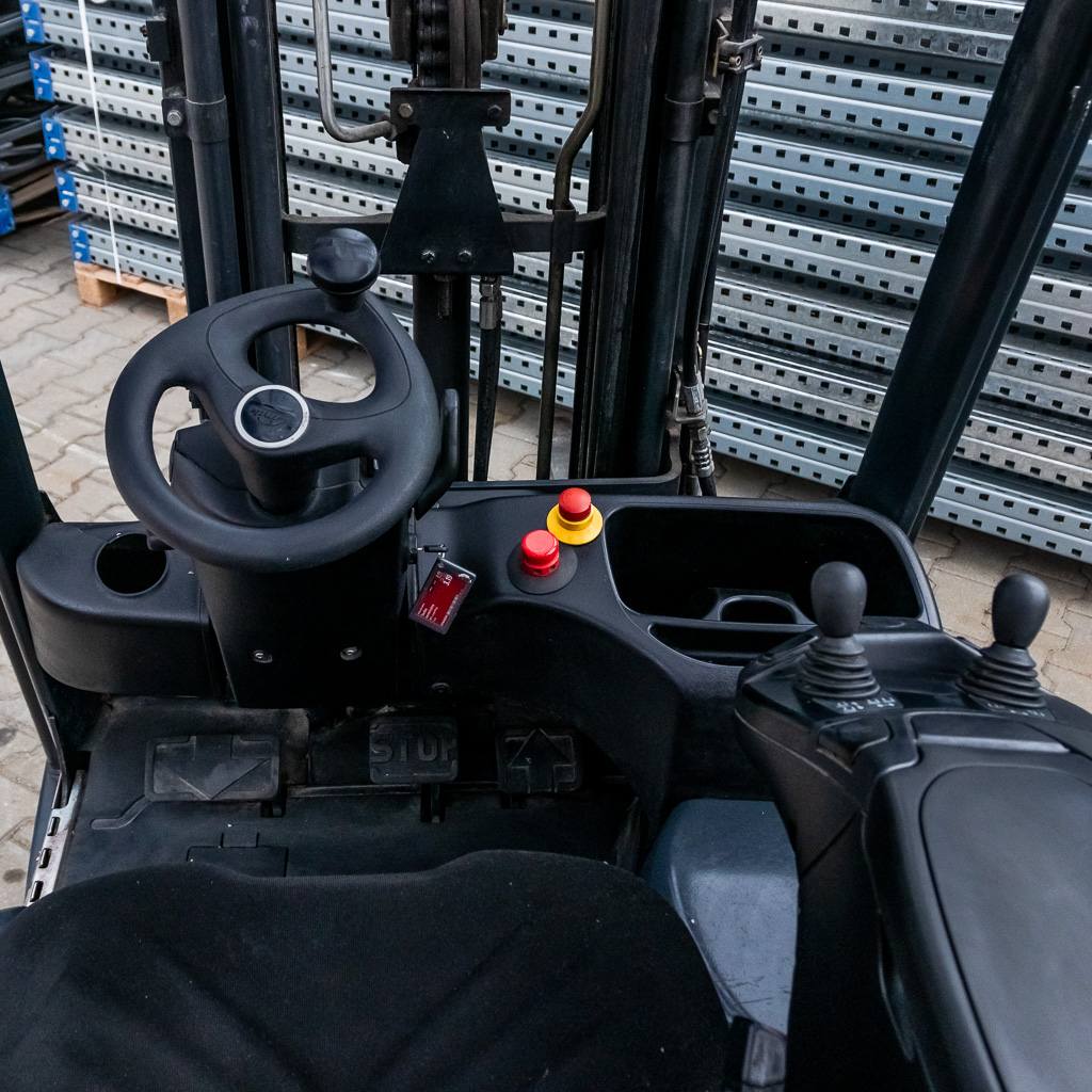 wózek widłowy, elektryczny wózek widłowy, wózek do magazynu, wózek widłowy przesuw boczny, wózek widłowy bez kabiny, wózek widłowy wysokiego składowania, kompaktowy wózek widłowy, magazynowy sprzęt transportowy