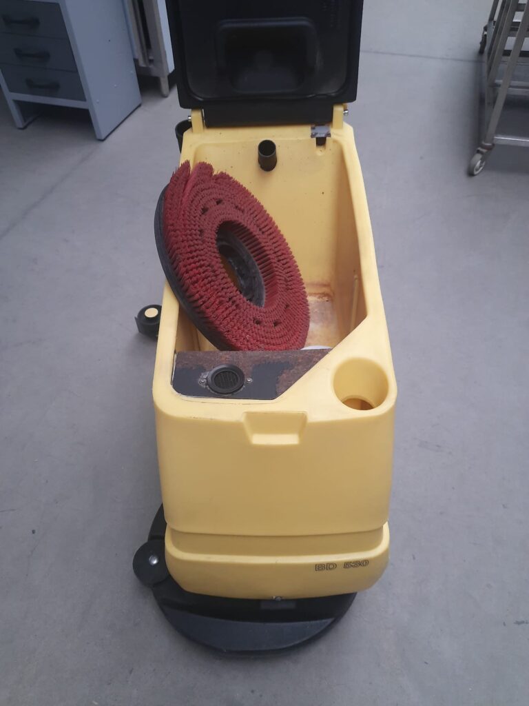szorowarka myjka do podłóg KARCHER BD 530