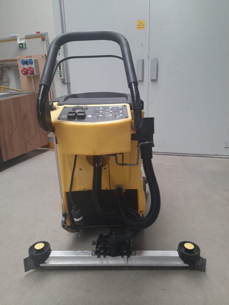 szorowarka myjka do podłóg KARCHER BD 530
