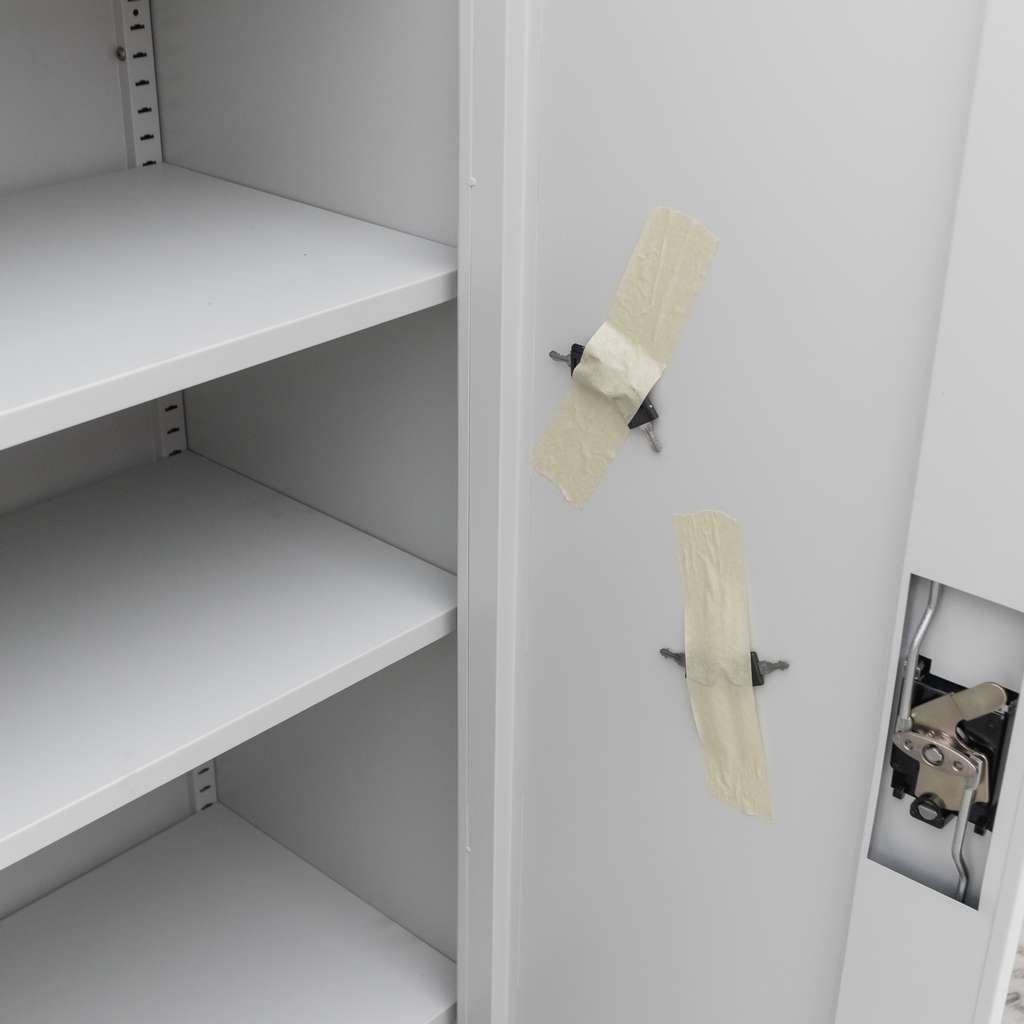 szafa biurowa metalowa, szafa metalowa na dokumenty, szafa aktowa metalowa, szafa na segregatory, szafa metalowa zamykana na klucz, szafa biurowa, szafa do biura, wyposażenie biura