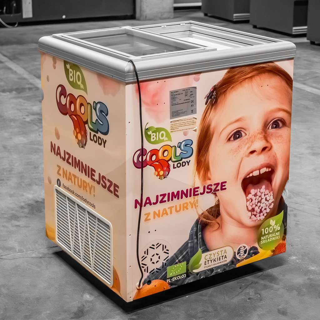 zamrażarka skrzyniowa przeszklona, zamrażarka sklepowa, zamrażarka sklepowa przeszklona, witryna mroźnicza skrzyniowa, zamrażarka z przesuwnymi szybami, zamrażarka z oświetleniem LED, profesjonalna zamrażarka skrzyniowa, urządzenie mroźnicze, wyposażenie sklepu