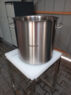 Garnek ze stali nierdzewnej wysoki z pokrywką Mega-M Standard 50L 40x40 cm POSERWISOWY
